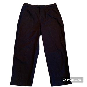 Rafaella Black Woman’s Cropped Slacks Size 10